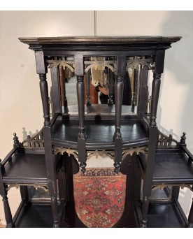 Le village de 58 brocanteurs - Importante étagère ou Bibus en bois laqué