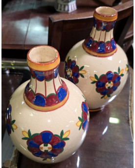 Le village de 58 brocanteurs - Desvres par Henri Delcourt : paire de vase Art déco signés