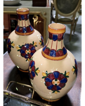 Le village de 58 brocanteurs - Desvres par Henri Delcourt : paire de vase Art déco signés
