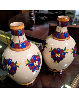 Le village de 58 brocanteurs - Desvres par Henri Delcourt : paire de vase Art déco signés