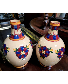 Le village de 58 brocanteurs - Desvres par Henri Delcourt : paire de vase Art déco signés