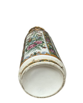Le village de 58 brocanteurs - Vase Chinois forme rouleau, Style Famille Rose, en porcelaine Peint main