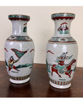 Le village de 58 brocanteurs - Paire De Vases Anciens En Porcelaine De Chine