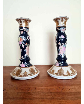 Le village de 58 brocanteurs - Triptyque Japonisant Comprenant 1 Cache Pot Et Ses 2 Bougeoirs En Porcelaine