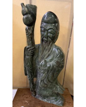 Le village de 58 brocanteurs - Monumentale sculpture Chinoise en jade néphrite : Shou Lao avec le bâton de sagesse / 110 cm