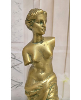 Le village de 58 brocanteurs - Statue en bronze à patine dorée représentant la Vénus de Milo