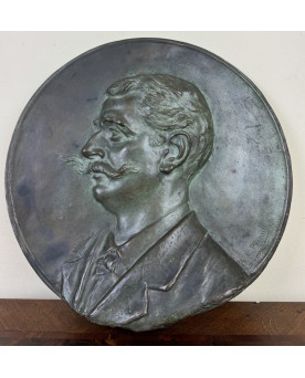 Le village de 58 brocanteurs - Charles-louis Picaud : Tondo En Bronze Signé Et Daté
