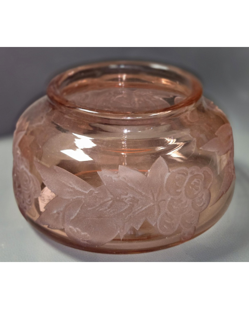Le village de 58 brocanteurs - Legras : trés important vase en verre a motifs dégagés a l'acide