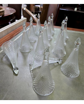 Le village de 58 brocanteurs - série de 16 flutes a Champagne en verre moulé