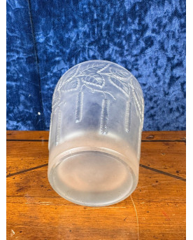 Village des brocanteurs 58 - vase Art nouveau en verre pressé moulé givré