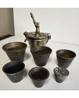 Le village de 58 brocanteurs - poids d’apothicaire en bronze dit poids de Nuremberg