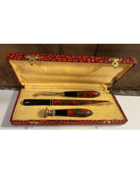 Le village de 58 brocanteurs - Coffret d'ecriture en bakelite époque Art Déco