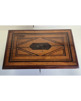 Le village de 58 brocanteurs - boite ou coffret en marqueterie monogrammé