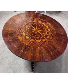 Le village de 58 brocanteurs - Guéridon époque Charles X en marqueterie