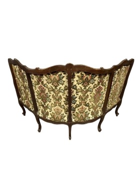 Le village de 58 brocanteurs - Rare Banquette d'angle / caqueteuse style Louis XV en bois sculpté