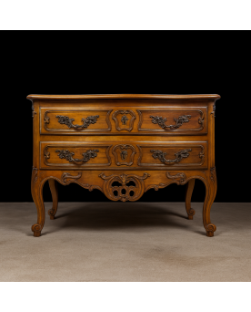 Le village de 58 brocanteurs - Commode sauteuse Provençale Arlésienne époque Louis XV en noyer époque XVIIIeme