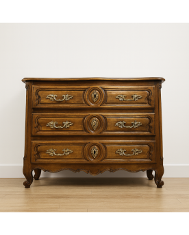 Le village de 58 brocanteurs -  Commode Lyonnaise galbée époque louis XV en noyer