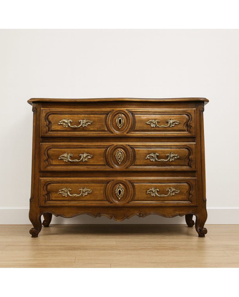 Le village de 58 brocanteurs -  Commode Lyonnaise galbée époque louis XV en noyer