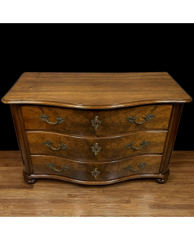Le village de 58 brocanteurs - Commode galbée époque Louis XIV - Louis XV en ronce de noyer et bronzes dorés
