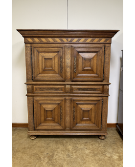 Le village de 58 brocanteurs - Important buffet style Renaissance en noyer