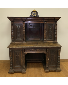 Le village de 58 brocanteurs - bureau style Renaissance en chene entiérement sculpté