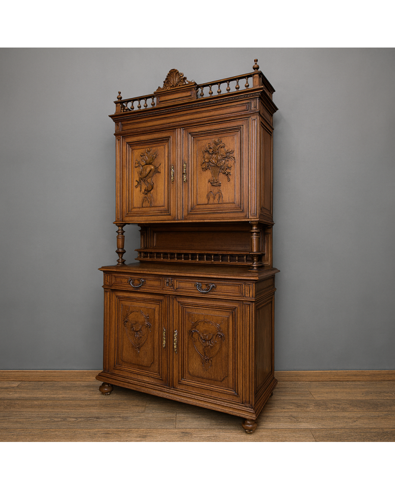 Le village de 58 brocanteurs -  Buffet Style Louis XVI En Noyer Sculpté