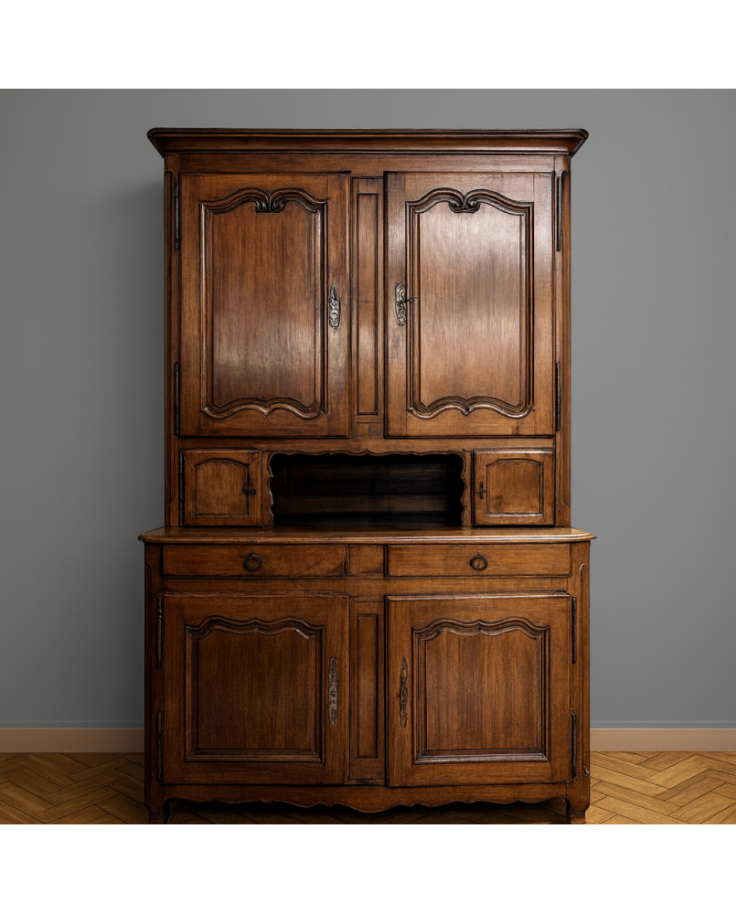 Le village de 58 brocanteurs -  Buffet époque Louis XV En Noyer Massif