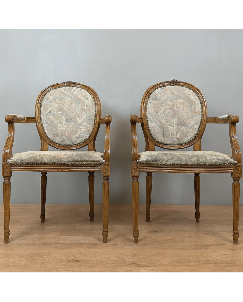 Le village de 58 brocanteurs - Paire de fauteuils louis XVI a dossiers médaillons