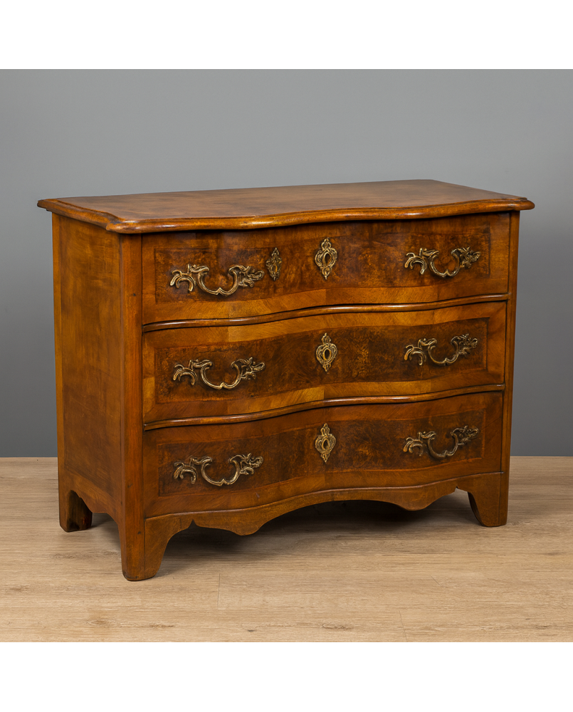 Le village de 58 brocanteurs -  Commode Arbalette En Marqueterie époque XVIIIeme