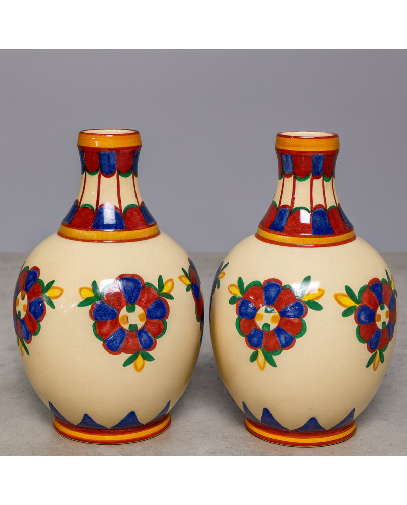 Le village de 58 brocanteurs - Desvres par Henri Delcourt : paire de vase Art déco signés
