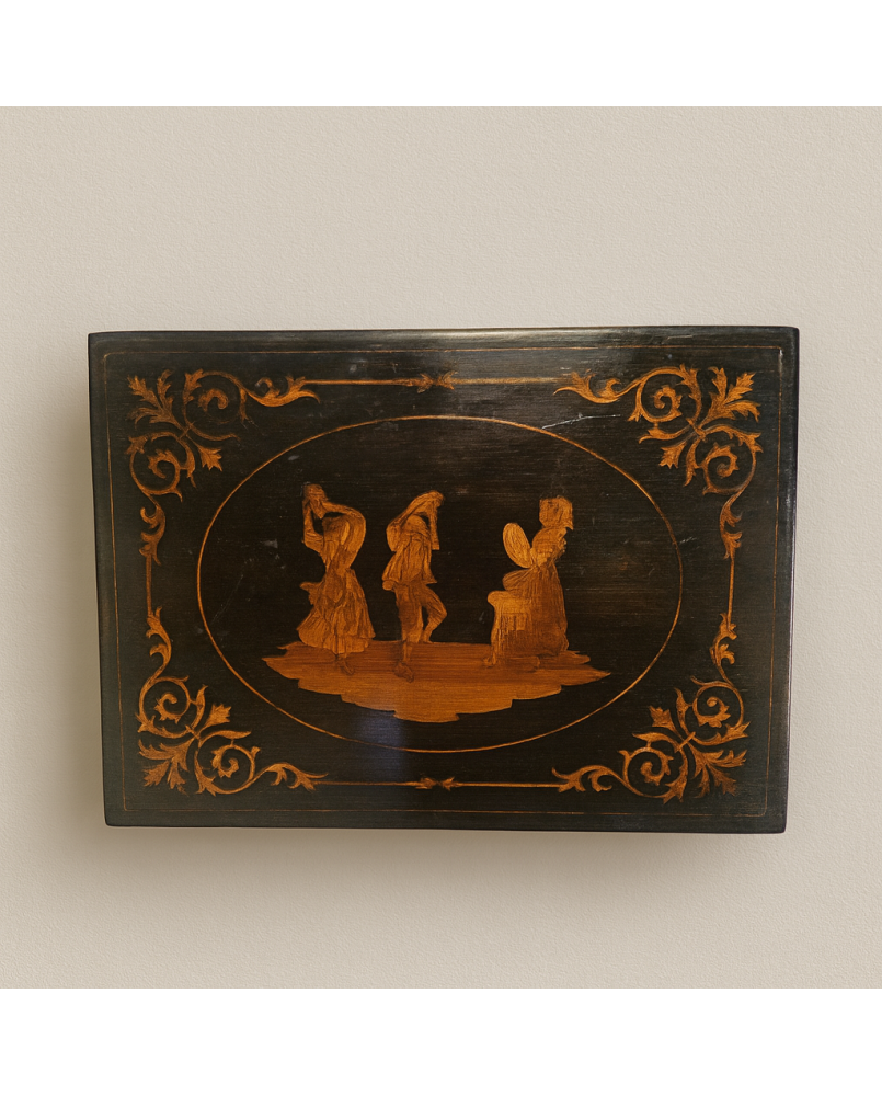 Le village de 58 brocanteurs - Coffret en marqueterie de Sorrente avec une scène de trois danseurs en médaillon