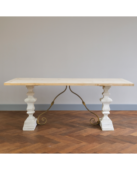 Le village de 58 brocanteurs - Table design industriel avec plateau aérogommé et piétement blanchi
