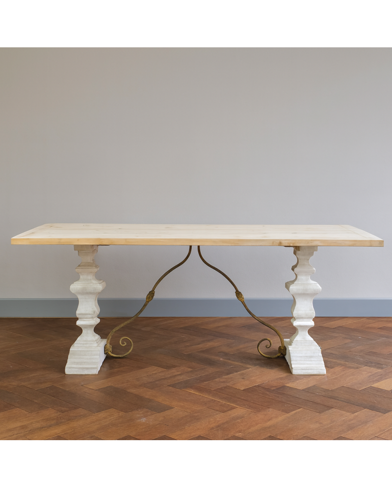 Le village de 58 brocanteurs - Table design industriel avec plateau aérogommé et piétement blanchi