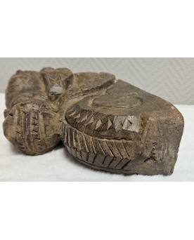 Le village de 58 brocanteurs - Tibet XIX : rare élément d'architecture représentant un buste de cheval harnaché