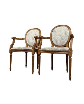 Le village de 58 brocanteurs - Paire de fauteuils louis XVI a dossiers médaillons
