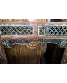 Le village de 58 brocanteurs - Ancienne façade ou encadrement décoratif en bois sculpté, d’origine Indienne