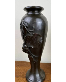 Le village de 58 brocanteurs - paire de vases en Bronze à patine noire