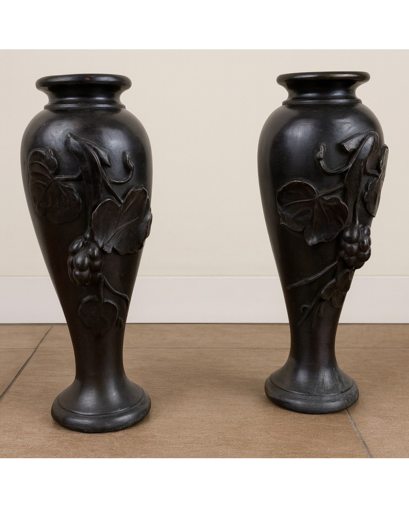Le village de 58 brocanteurs - paire de vases en Bronze à patine noire