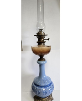 Le village de 58 brocanteurs - Très grande lampe à pétrole ancienne / haut 70cm