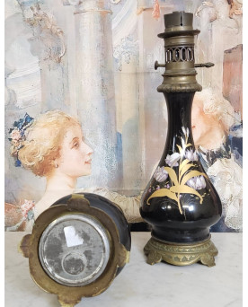 Le village de 58 brocanteurs - Paire de lampes d’époque Napoléon III , avec des fûts en porcelaine noire émaillée