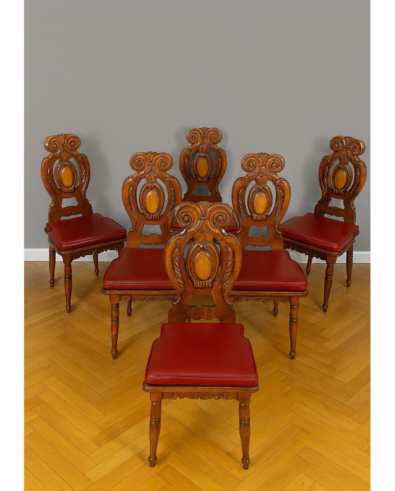 Le village de 58 brocanteurs - Série de 6 chaises style Renaissance Italienne en noyer massif, finement sculptées