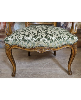 Le village de 58 brocanteurs - fauteuil de style Louis XV, accompagné de son repose-pieds assorti