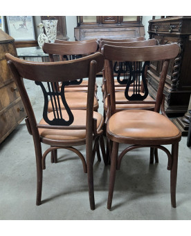 Le village de 58 brocanteurs - Série de 6 chaises vintage en bois courbé, ornées d’un élégant dossier en forme de lyre noire
