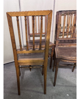 Le village de 58 brocanteurs - Série de quatre chaises style Louis XVI en bois sculpté