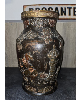 Le village de 58 brocanteurs - Asie XIXeme : Vase Japonais signé en terre cuite, période Meiji
