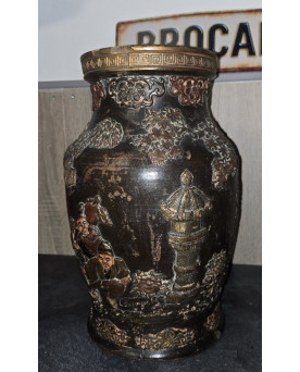 Le village de 58 brocanteurs - Asie XIXeme : Vase Japonais signé en terre cuite, période Meiji