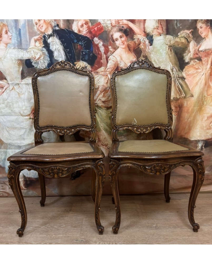Le village de 58 brocanteurs - Paire de chaises style Louis XV en bois sculpté