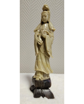 Le village de 58 brocanteurs - Asie XIXeme : statue représentant Guanyin, bodhisattva de la Compassion