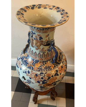 Le village de 58 brocanteurs - Asie XXeme : très important vase imari en porcelaine / h 118cm