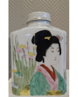 Le village de 58 brocanteurs - paire de pots en porcelaine, décorés de jeunes femmes japonaises (Geishas)